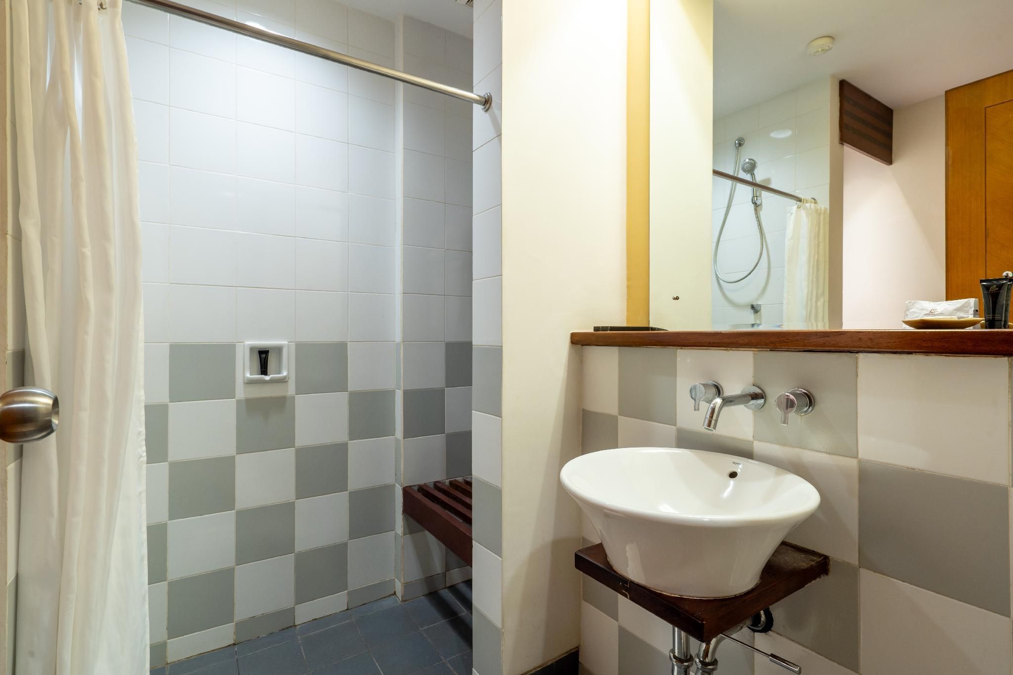 Bintang Flores Hotel Deluxe Double or Twin Room 11