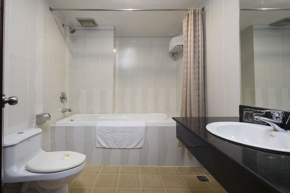 Starlet Hotel Senior Room, Balcony, City View 6