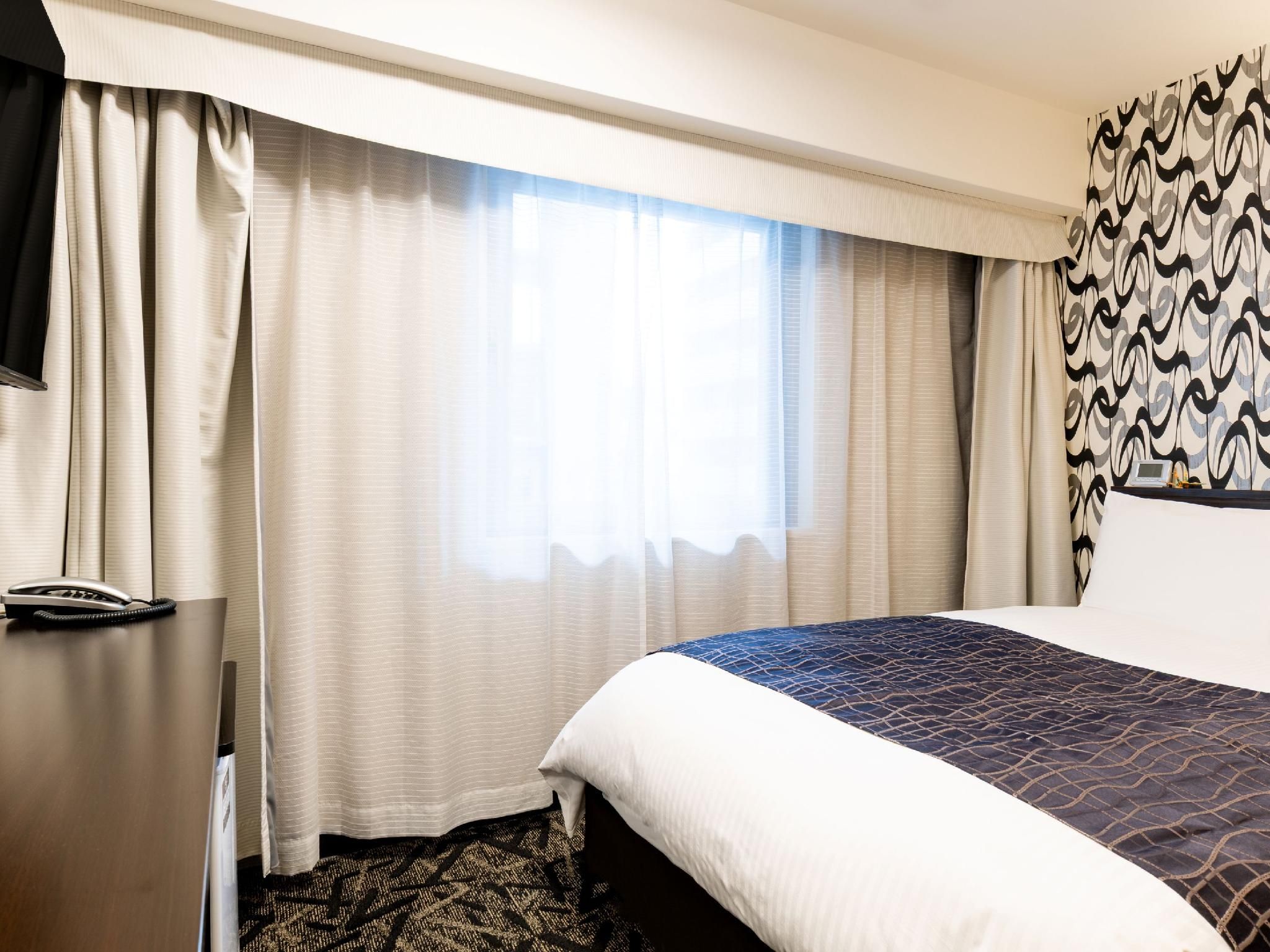 Small Double Room - Smoking