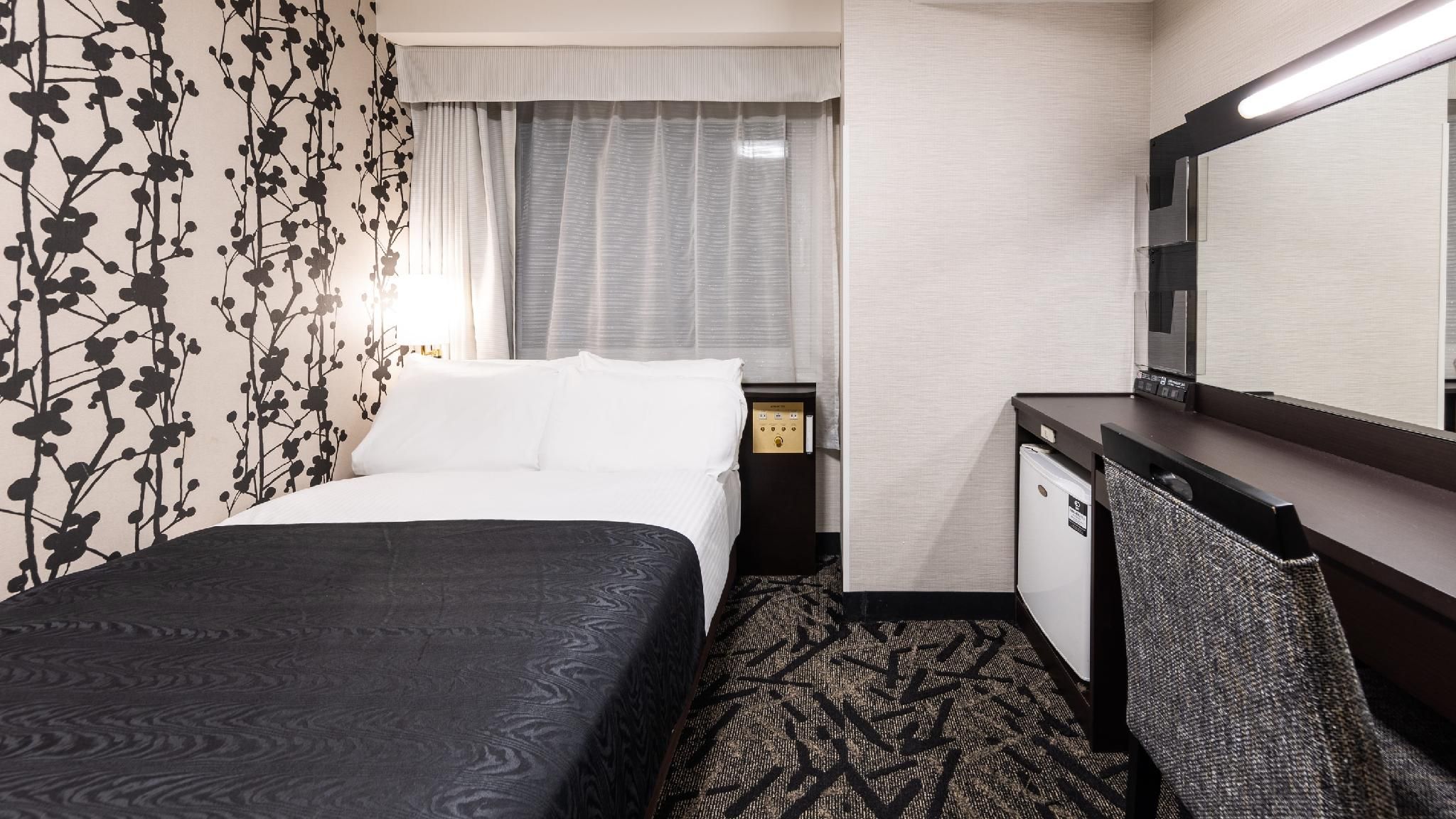 Small Double Room - Non-Smoking