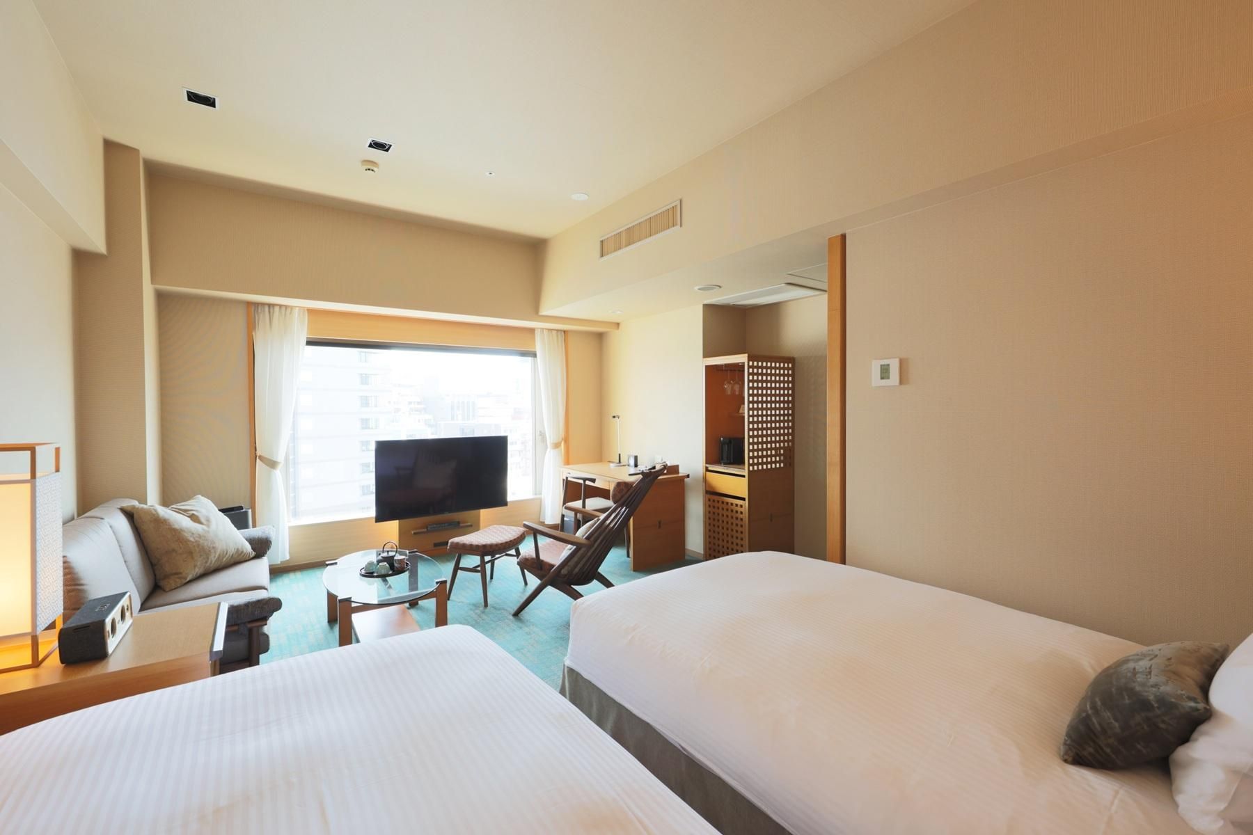 High Floor Premium Twin Room - Non-Smoking