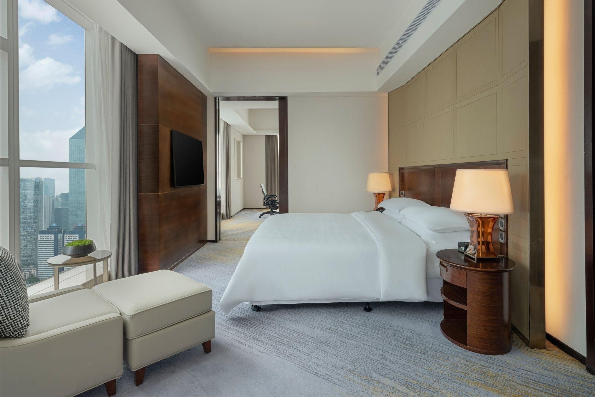 Club lounge access, 1 Bedroom Suite, 1 King