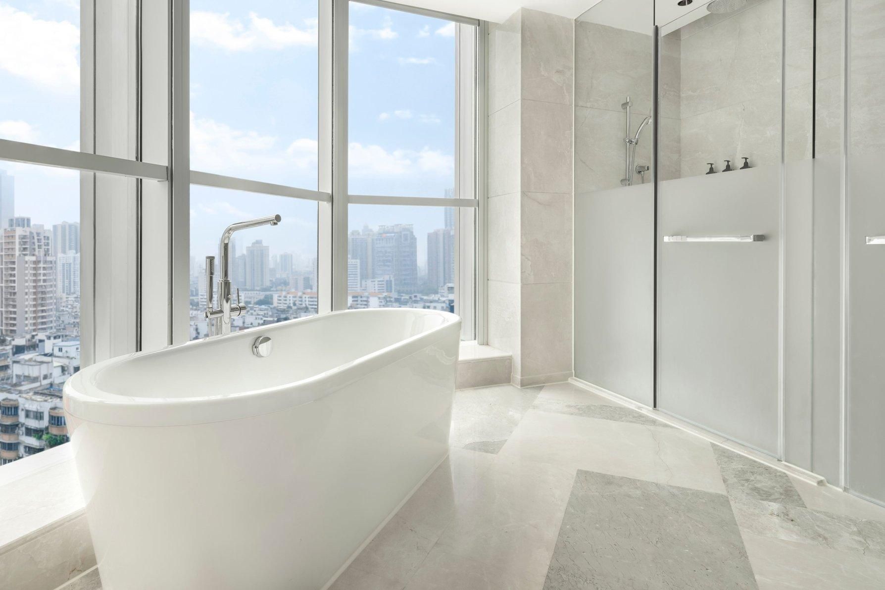 Larger Guest room, 1 King, City view