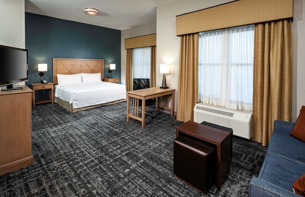 Studio, 1 King Bed, Accessible (Roll-in Shower)