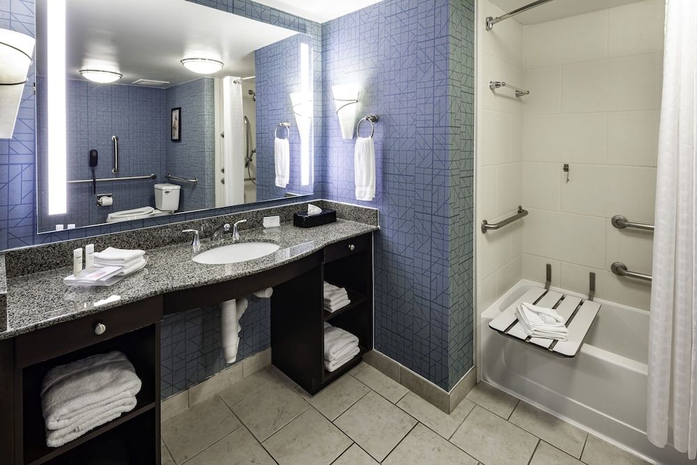 Suite, 1 King Bed, Accessible, Bathtub