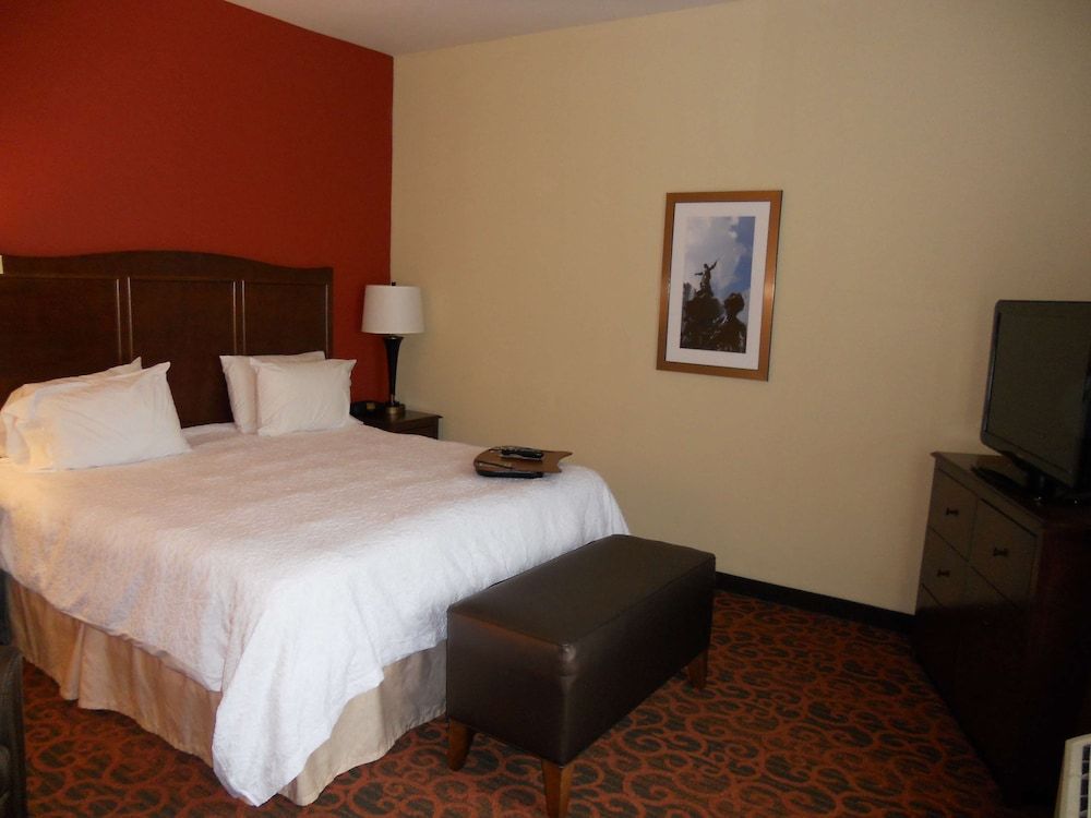 One King Bed, Non-Smoking, Accessible