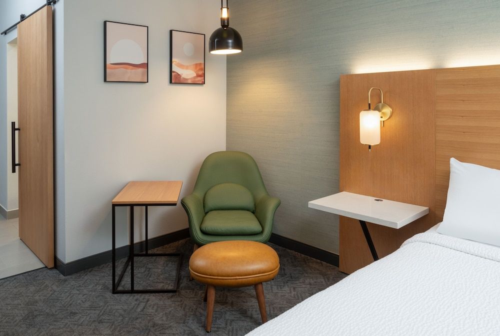 DoubleTree by Hilton Houston Westchase Room, 1 King Bed 15