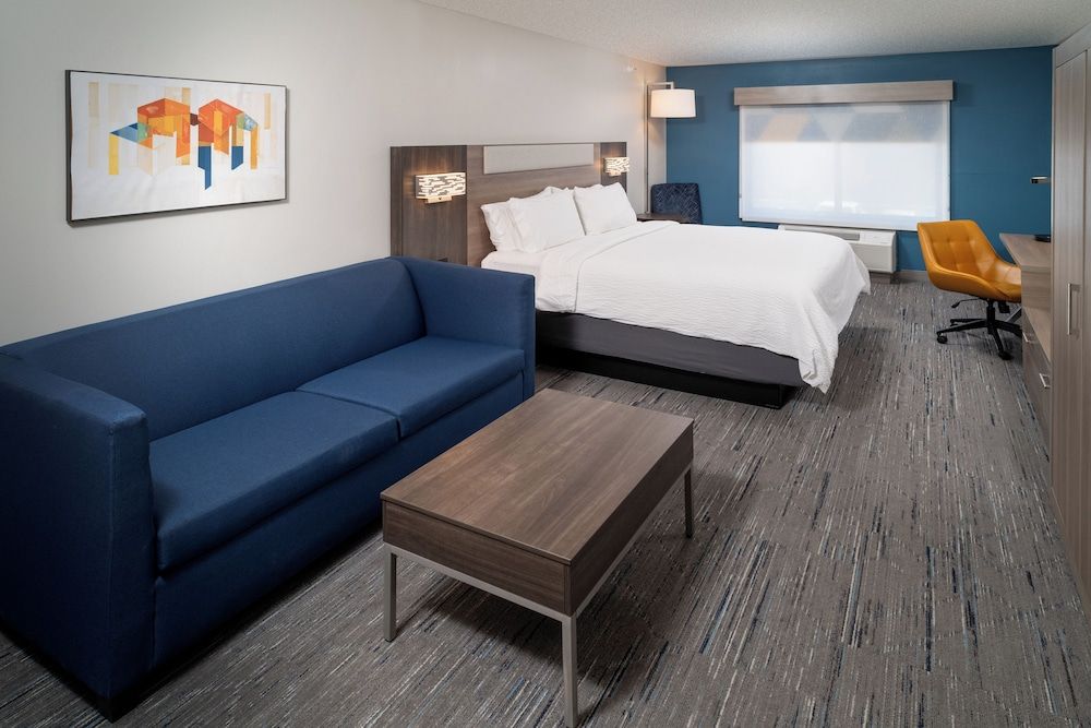 Suite, 1 King Bed, Accessible (Communications, Mobility, Access Tub)