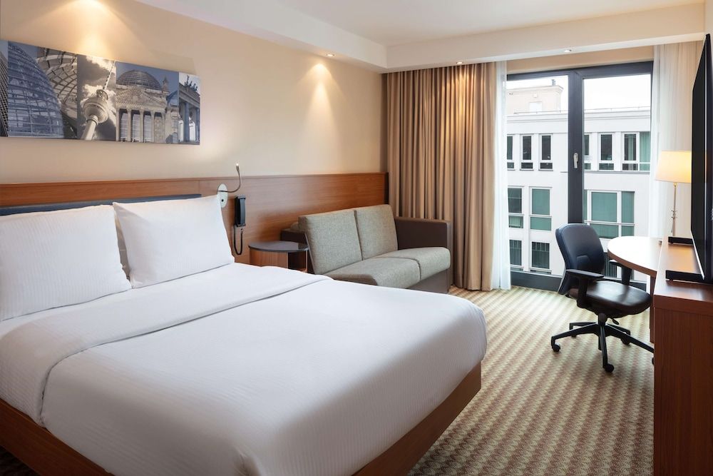 undefined Hampton by Hilton Berlin City West 8