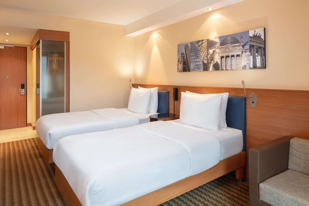 Hampton by Hilton Berlin City West Room, 2 Twin Beds
