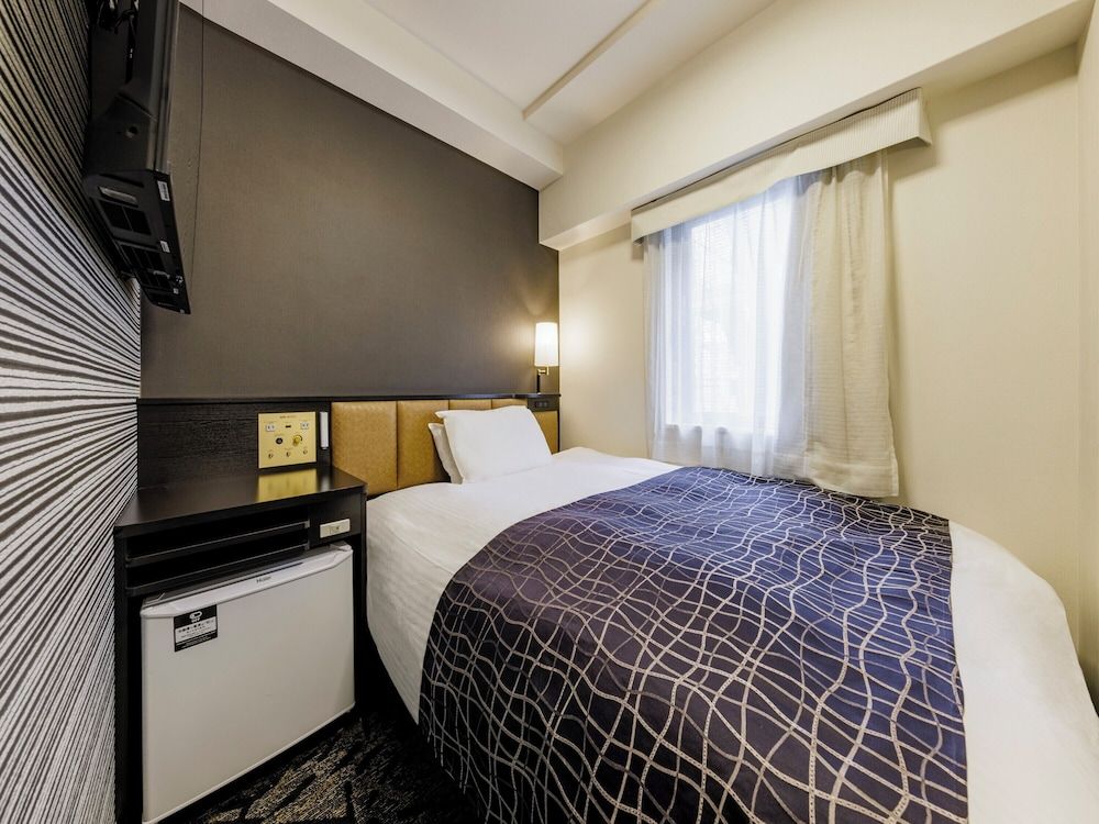 Single Room, Smoking