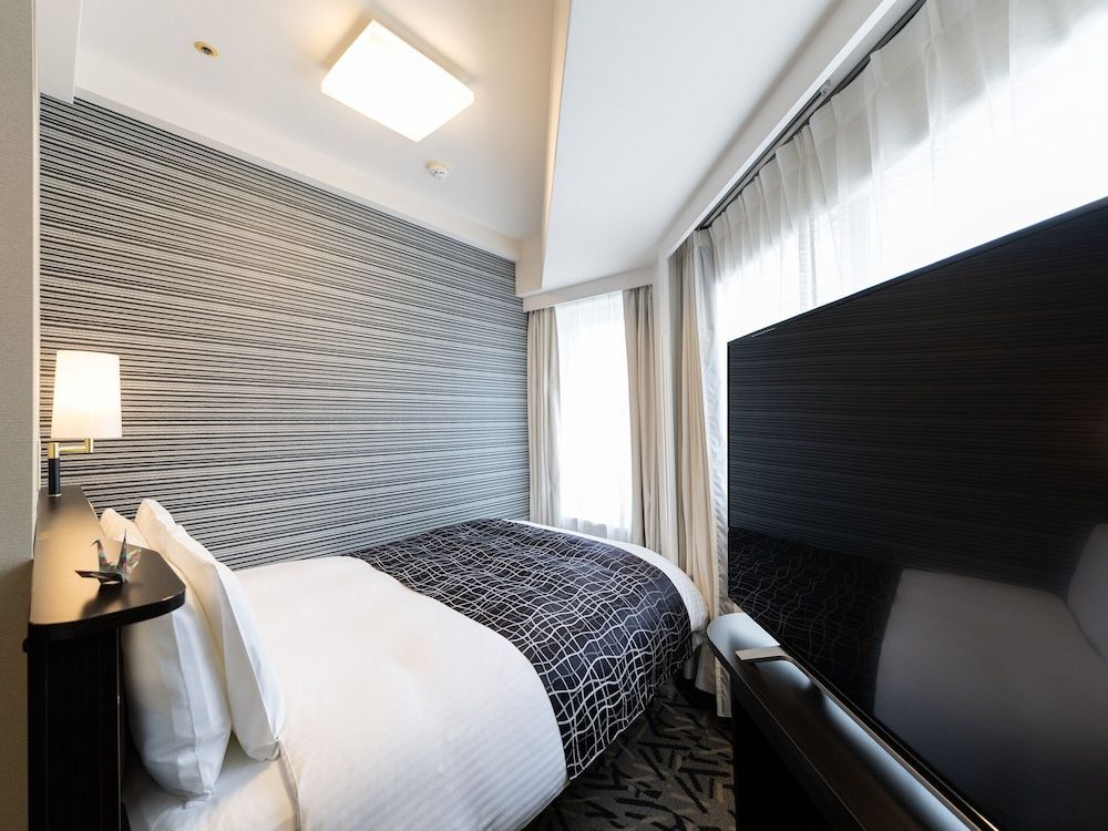 Double Room, Smoking