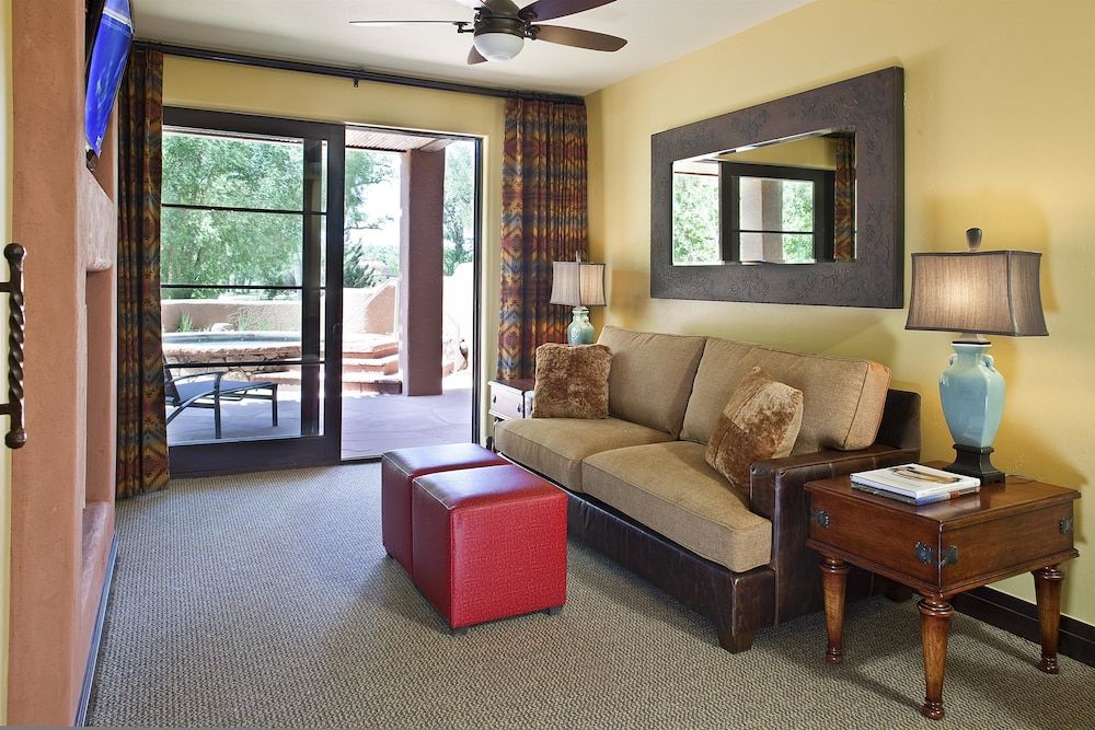 Signature Suite, 1 King Bed with Sofa bed