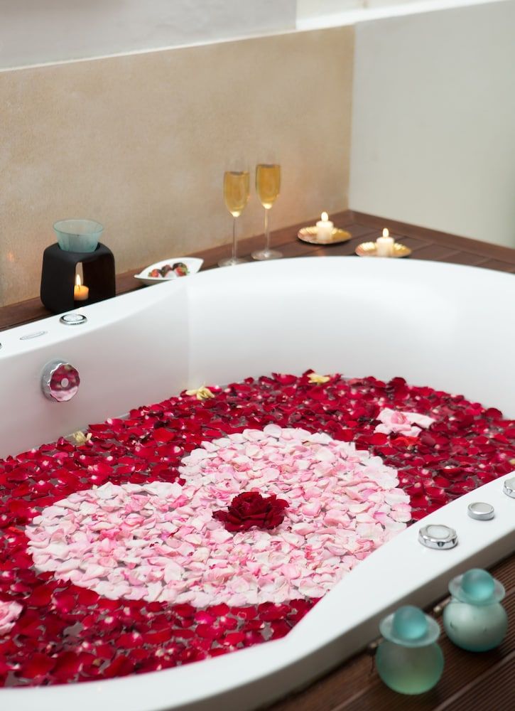 Deep Soaking Bathtub