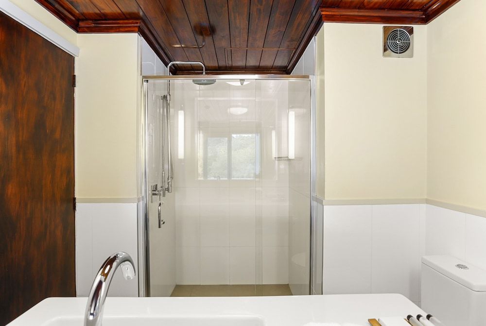 Waitakere Resort & Spa Deluxe Room 6