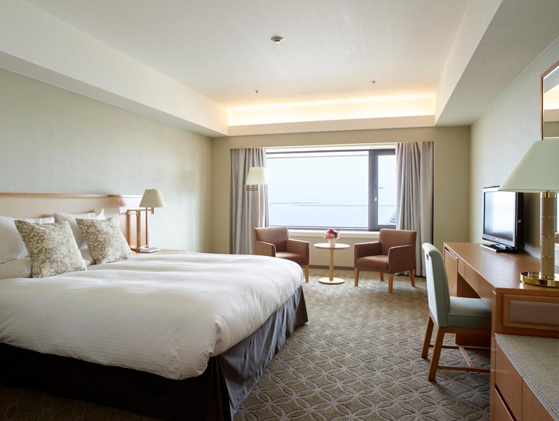 6th-15th Main Floor Deluxe Double Room - Non-Smoking