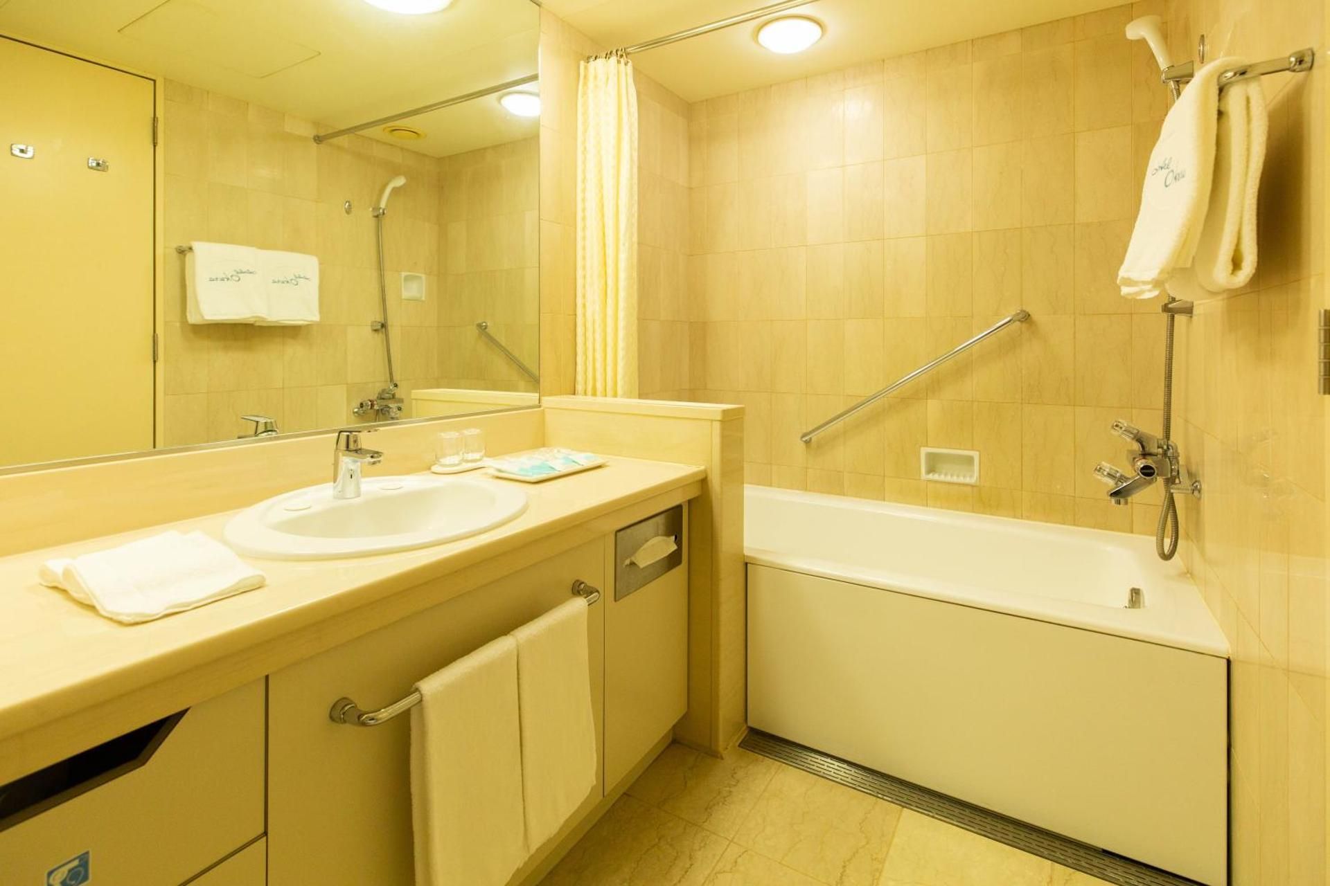 16th-27th Authentic Floor Deluxe Triple Room - Non-Smoking