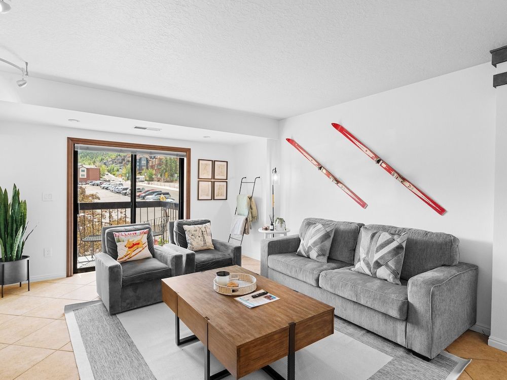 1 Bedroom Condominium