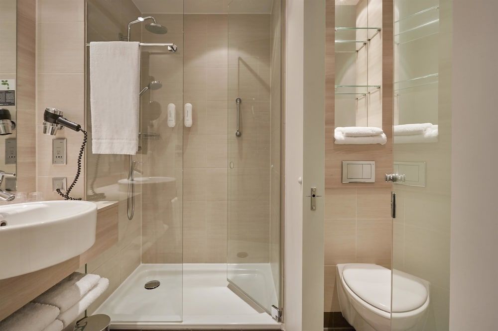 H2 Hotel Berlin Alexanderplatz Comfort Double or Twin Room 4