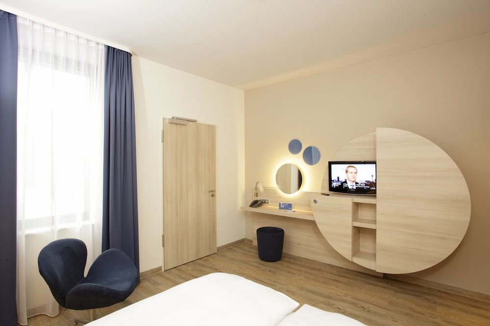 H2 Hotel Berlin Alexanderplatz Comfort Double or Twin Room 5