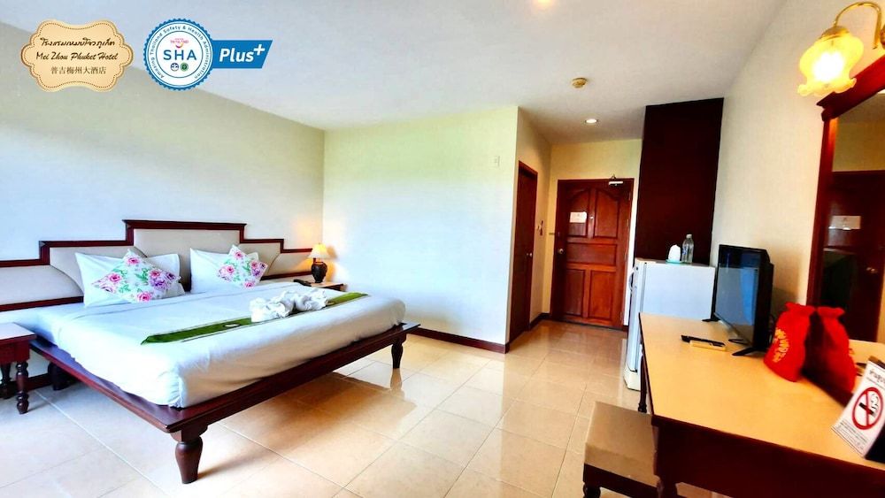 Mei Zhou Phuket Hotel Deluxe Double Room 3