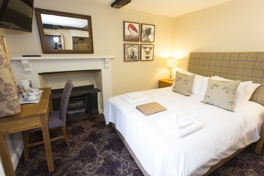 George Hotel Family Room, Ensuite 2