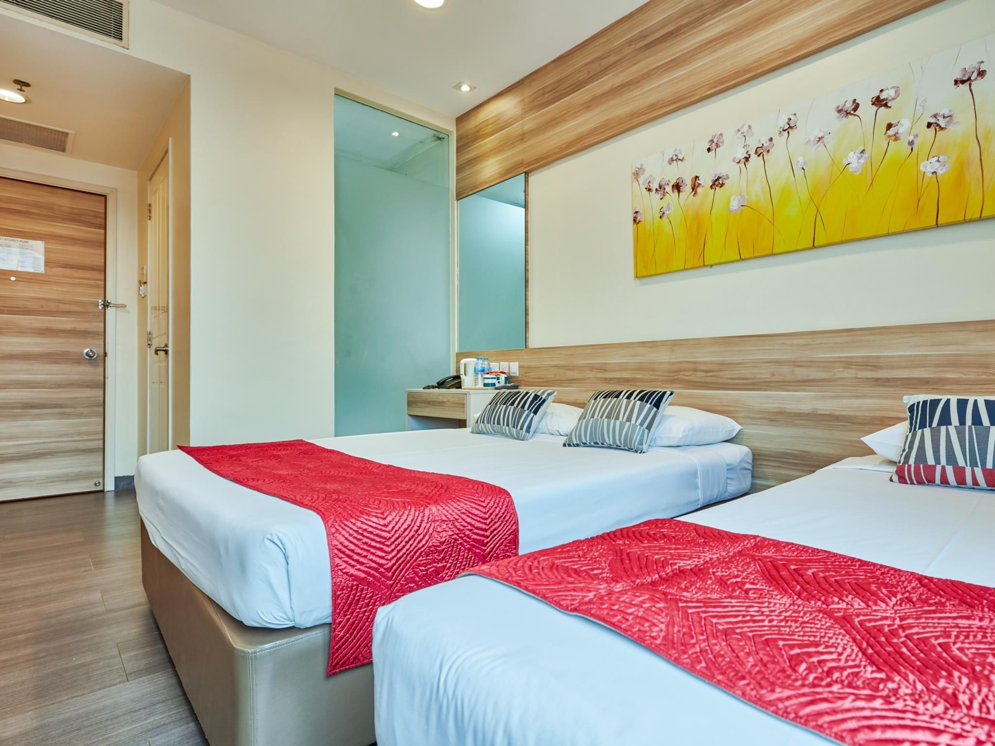 undefined Hotel 81 Dickson 5