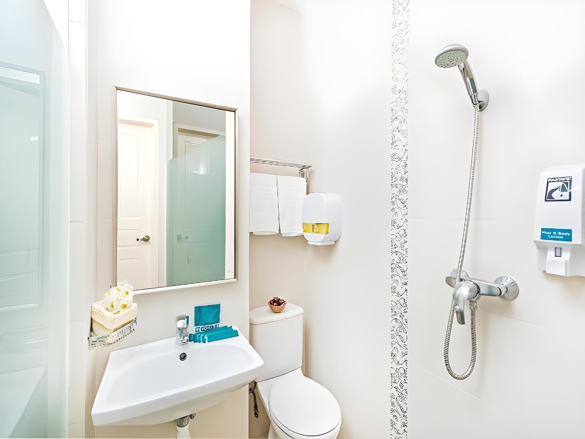 undefined Hotel 81 Dickson 10