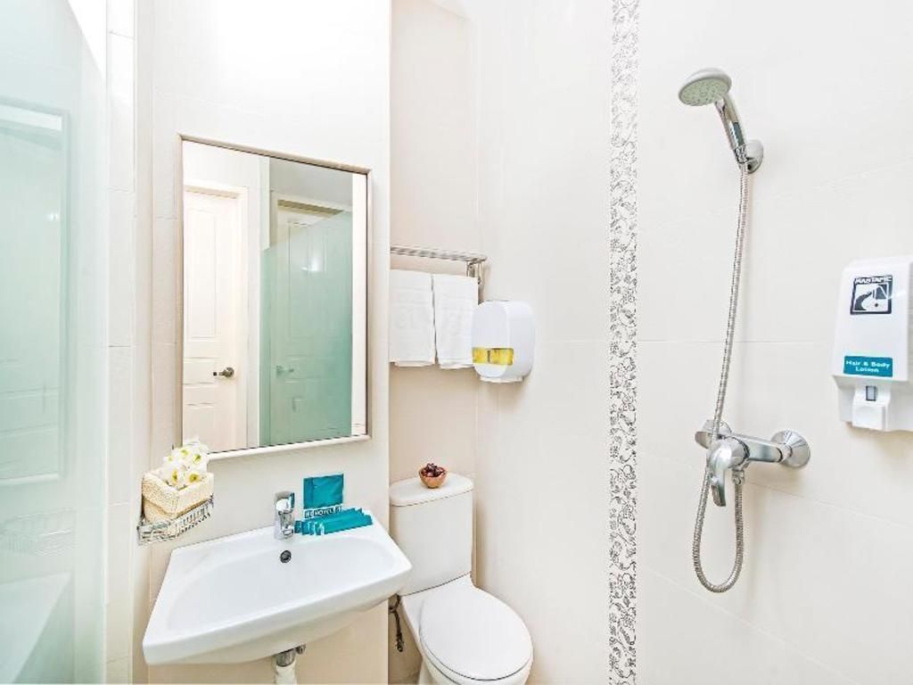 undefined Hotel 81 Dickson 4