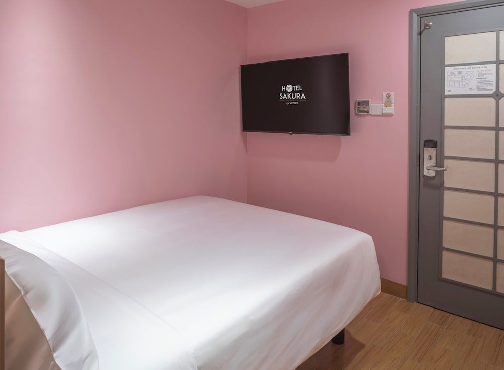 Hotel Sakura by Venue - Newly Renovated Standard Room, 1 Queen Bed 4