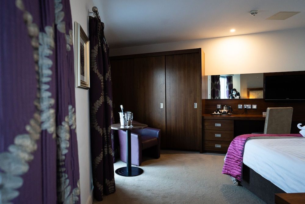 Ballyrobin Hotel Standard Room, 1 King Bed 9