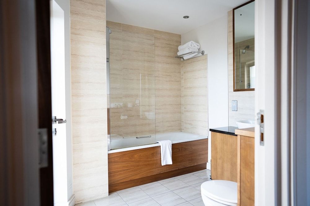 Ballyrobin Hotel Standard Room, 1 King Bed 6