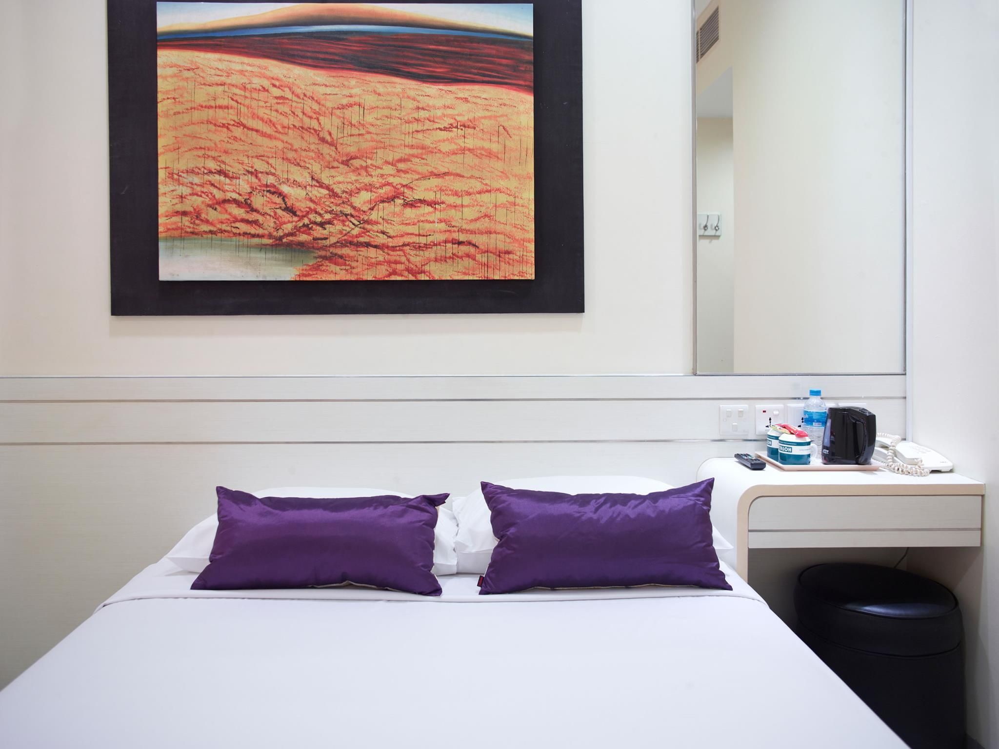 undefined Hotel 81 Elegance 4