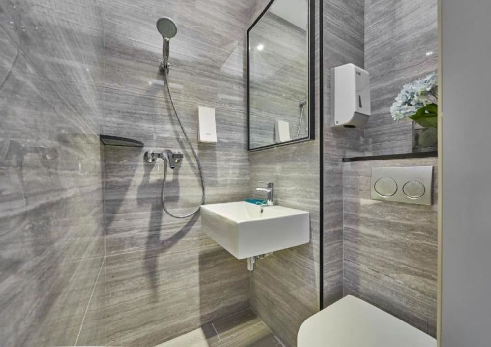 undefined Hotel 81 Orchid 7