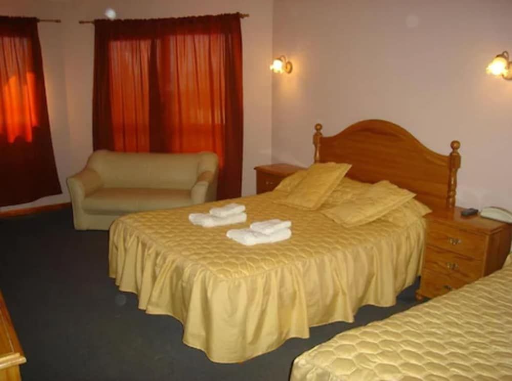 Kelta Hotel Standard Triple Room 2