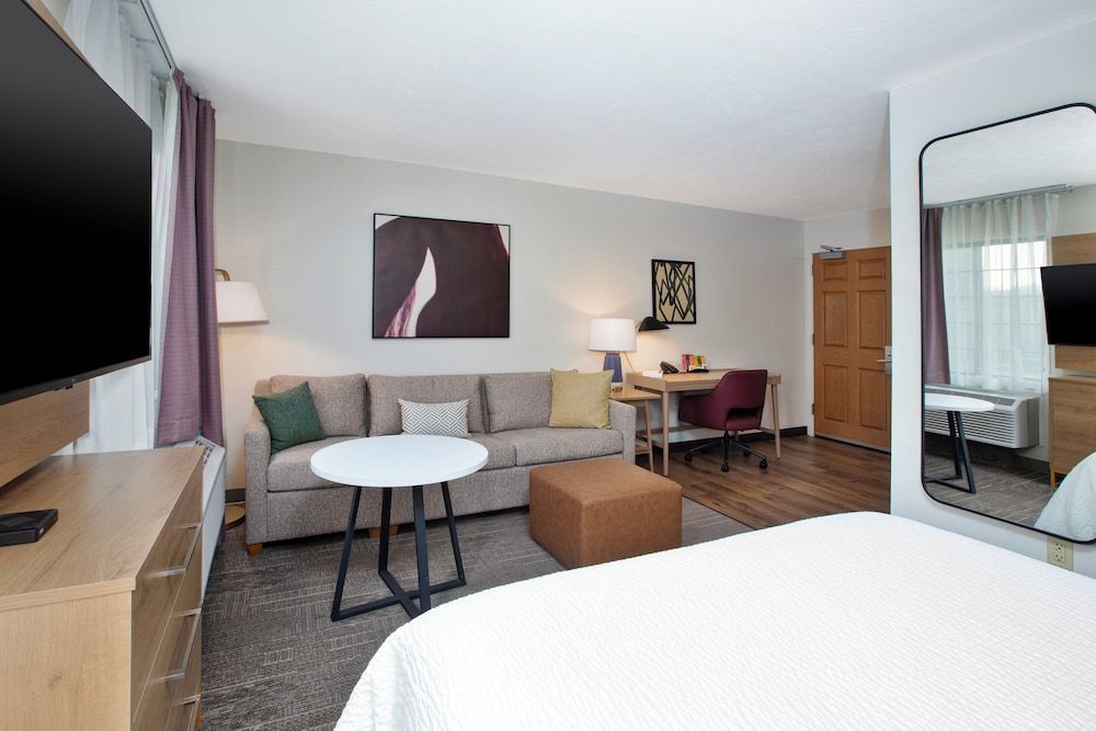 Staybridge Suites Omaha 80th And Dodge by IHG Studio Suite, 1 Queen Bed, Kitchen