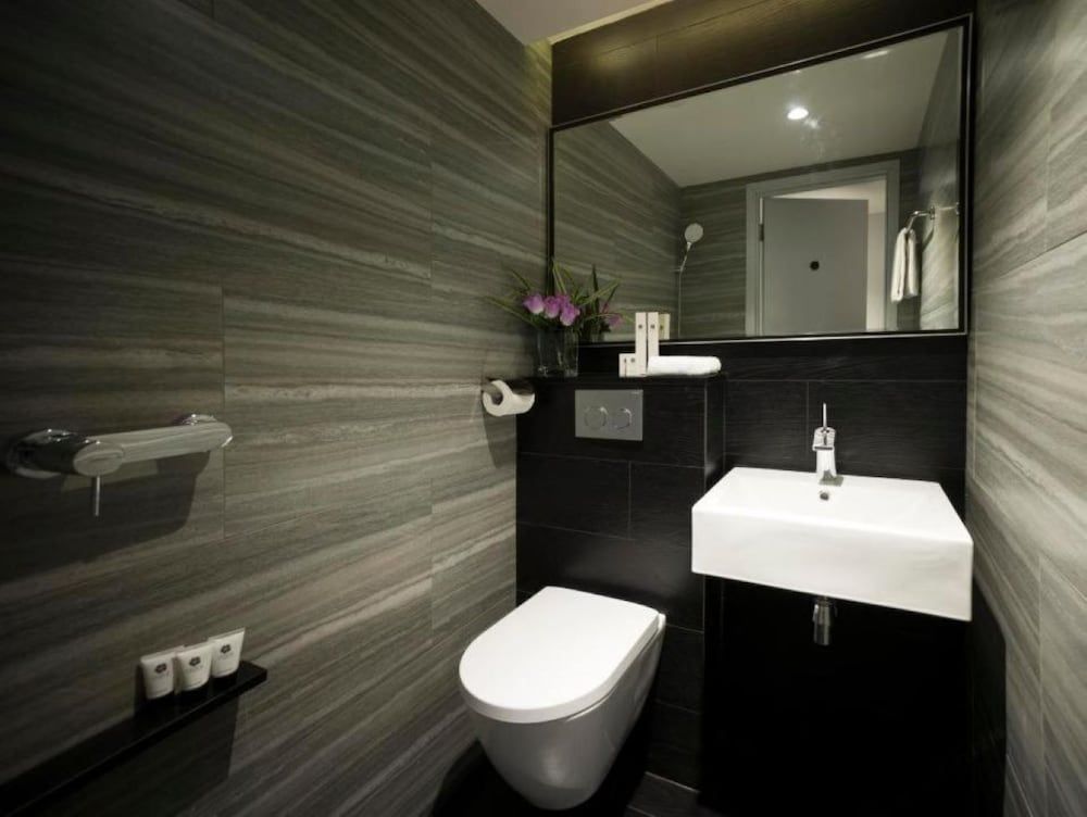 Venue Hotel - The Lily Standard Double Room, No Windows 5