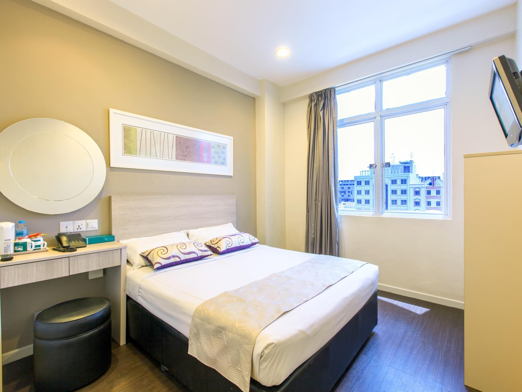 undefined Hotel 81 Lucky 4