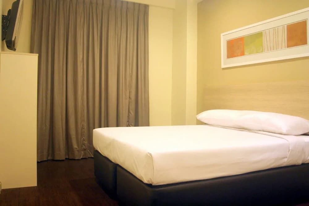 Hotel 81 Lucky Standard Room, 1 Queen Bed 4