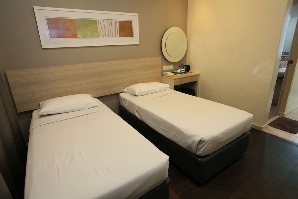 undefined Hotel 81 Lucky 5