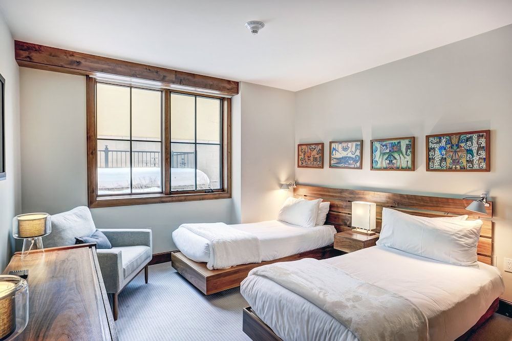Room, 3 Bedrooms, Mountain View (Residence, plus Den)