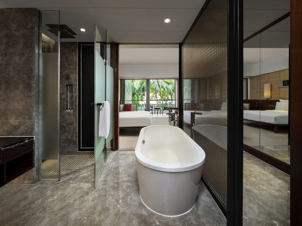 Superior Room, 1 King Bed, Garden View