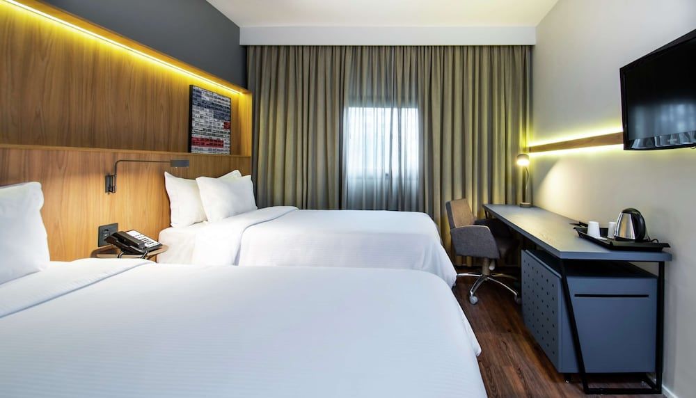 Room, 2 Twin Beds, Accessible, Non Smoking (Roll In Shower)