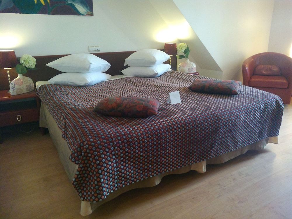 undefined A1 Hotel 4