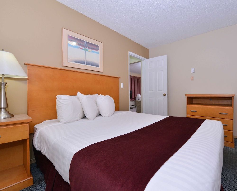 Suite, 1 Queen Bed, Non Smoking (2 Twin)
