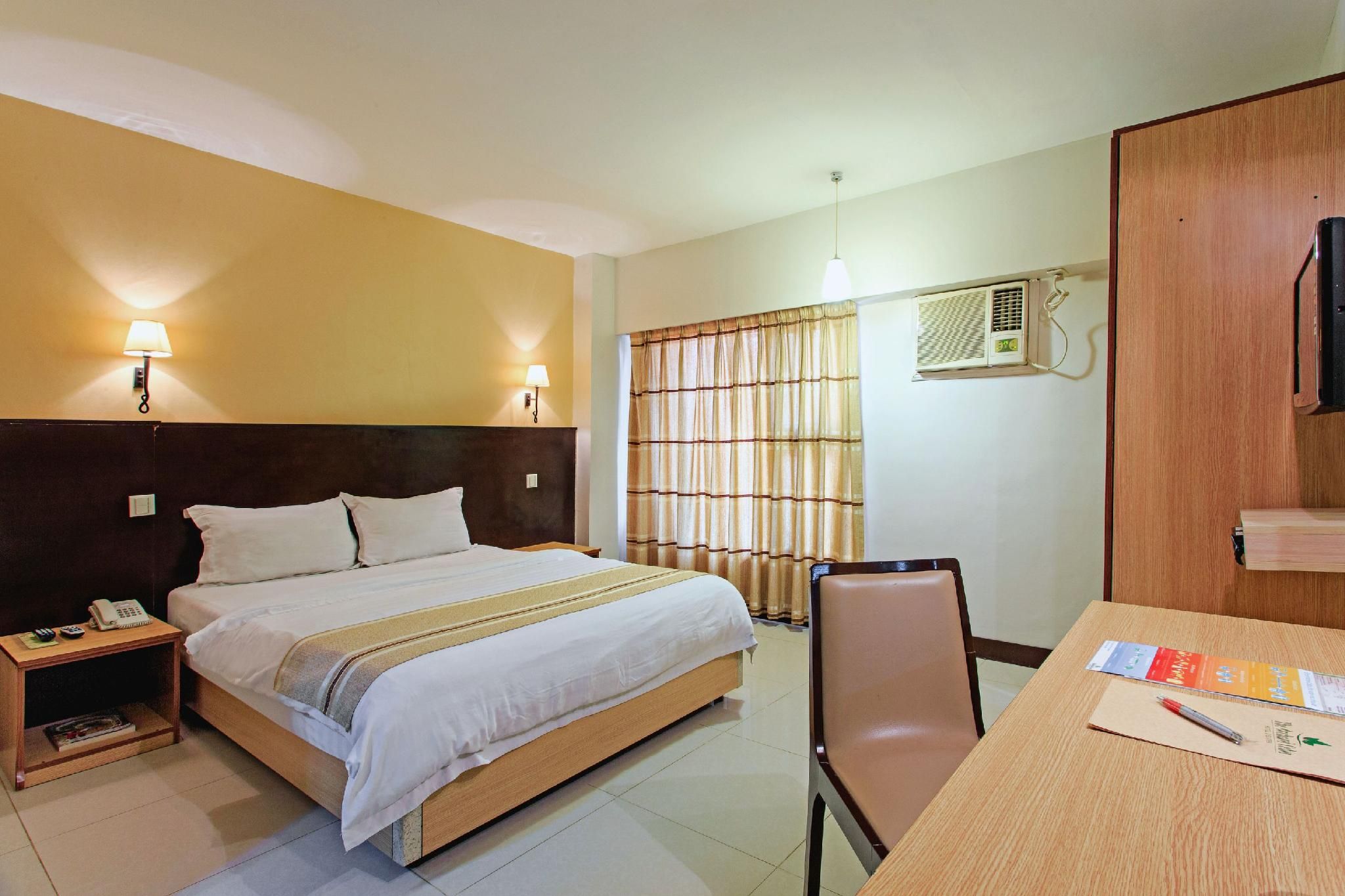 Standard Queen Room
