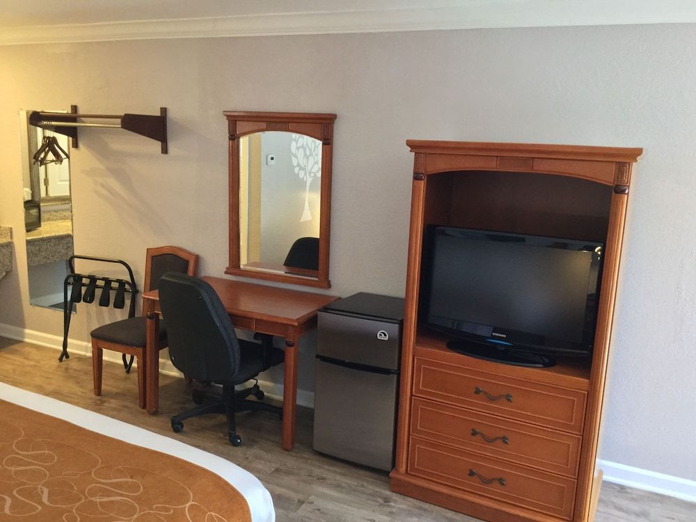 Journey Inn Premium Room, 1 King Bed, Smoking 10