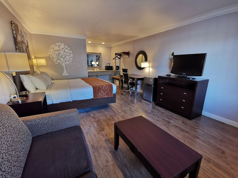 Journey Inn Premium Room, 1 King Bed, Smoking 7