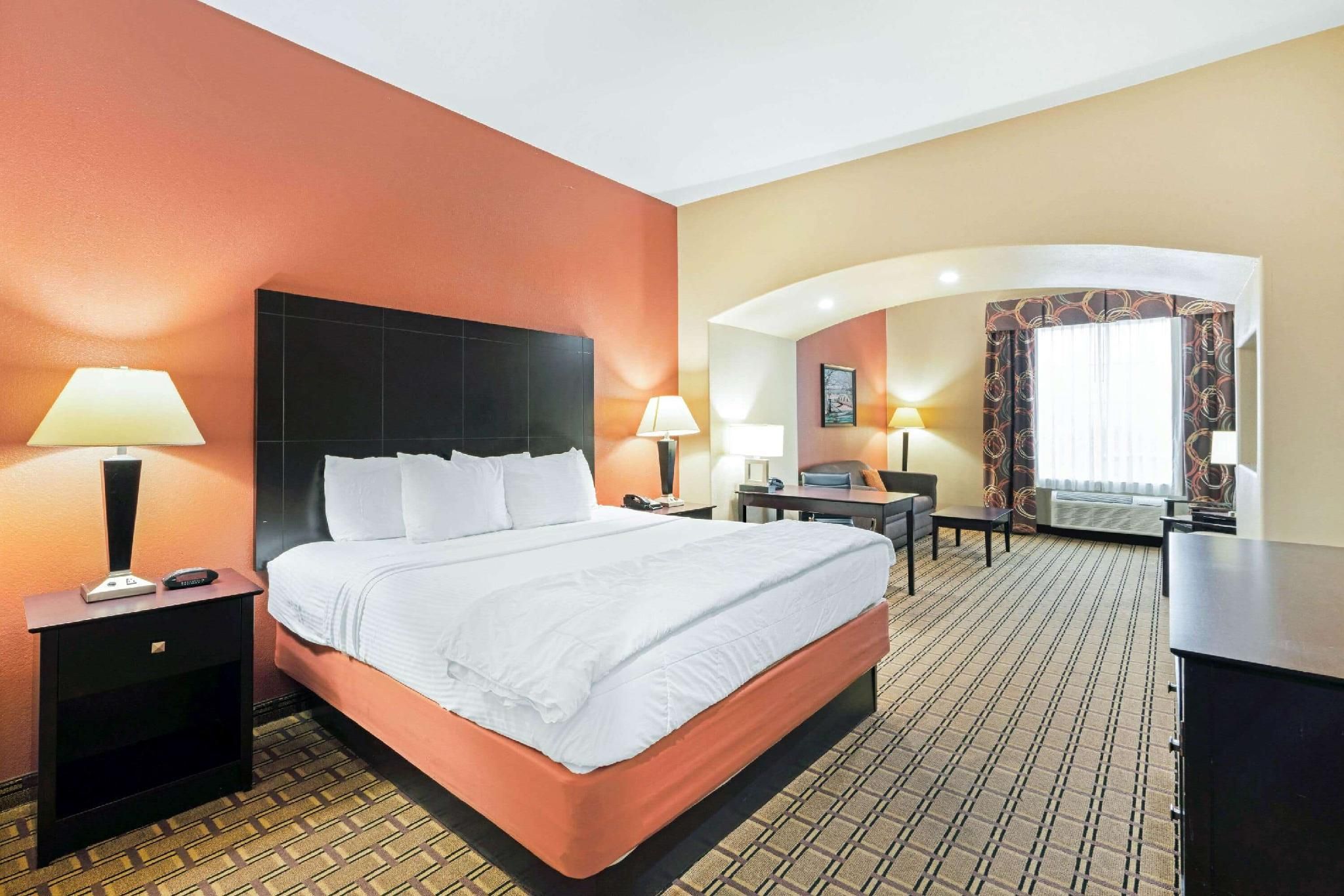 1 King Bed, Deluxe Suite, Non-Smoking