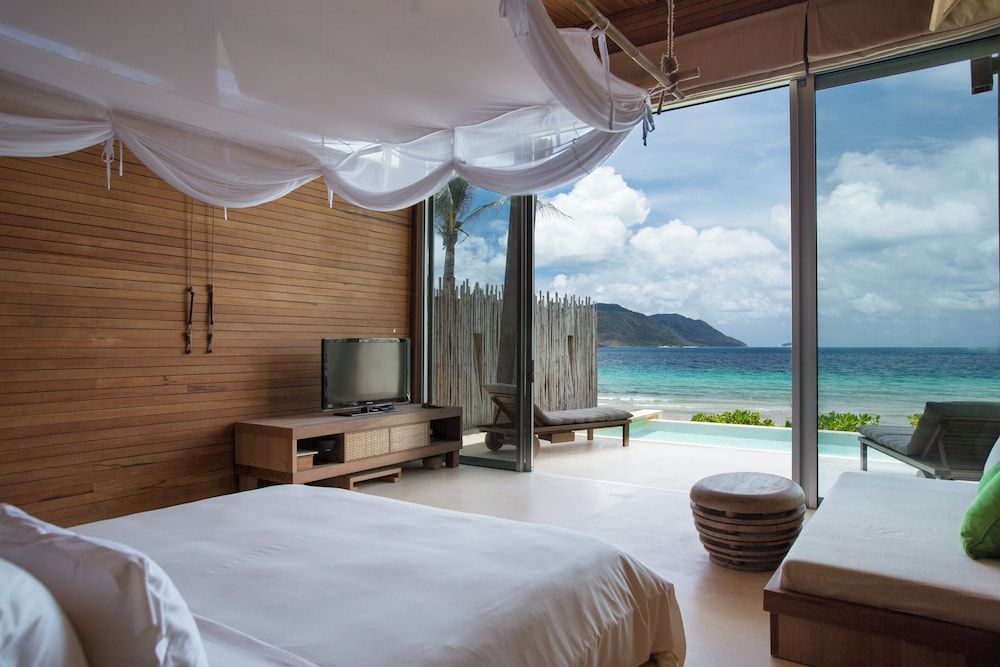 Beachfront Deluxe Pool Villa